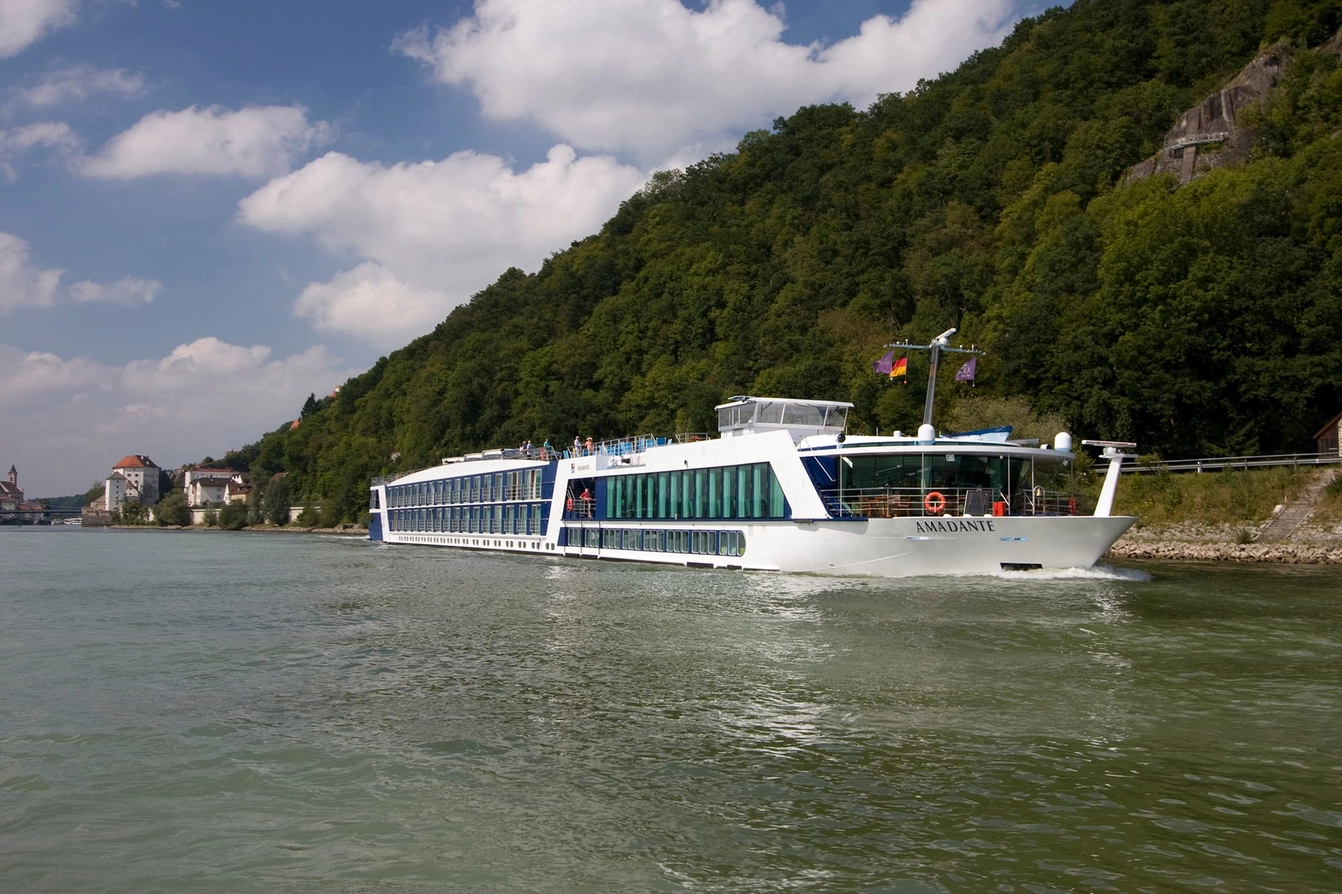 Paris & Normandy - Roundtrip Paris cruise ship AmaDante