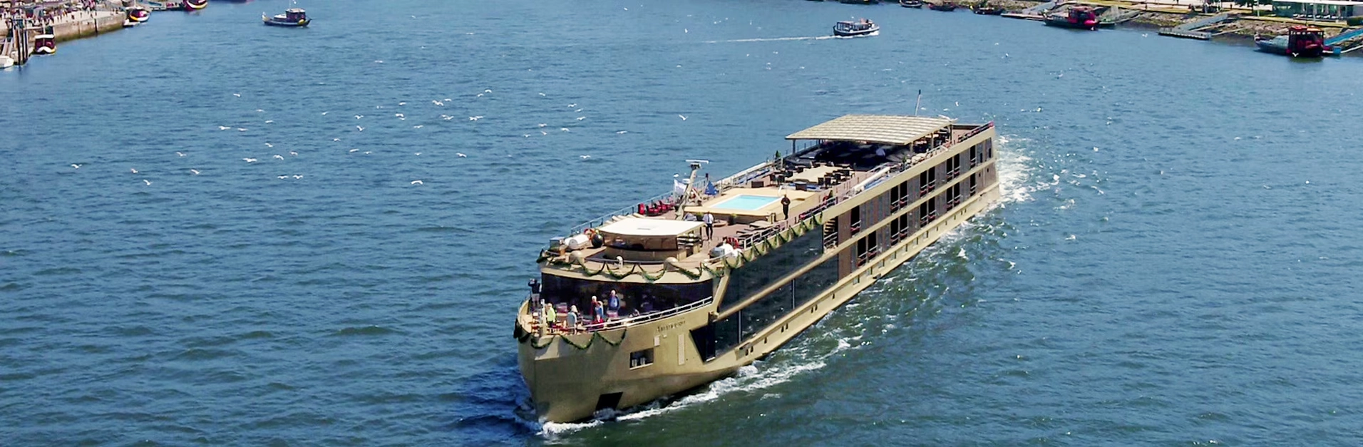 Enticing Douro - Roundtrip Porto cruise ship AmaSintra