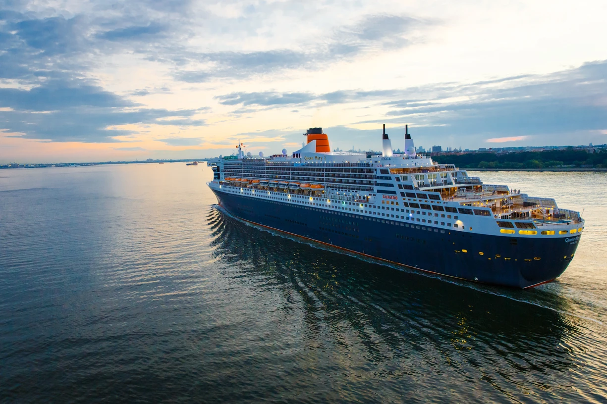 Westbound Transatlantic Crossing cruise ship Queen Mary 2
