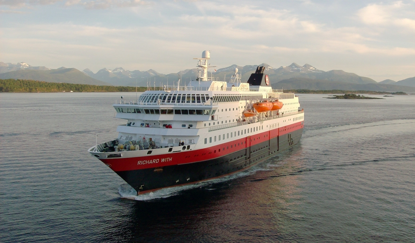 The Coastal Express - North : Bergen - Kirkenes cruise ship MS Richard With