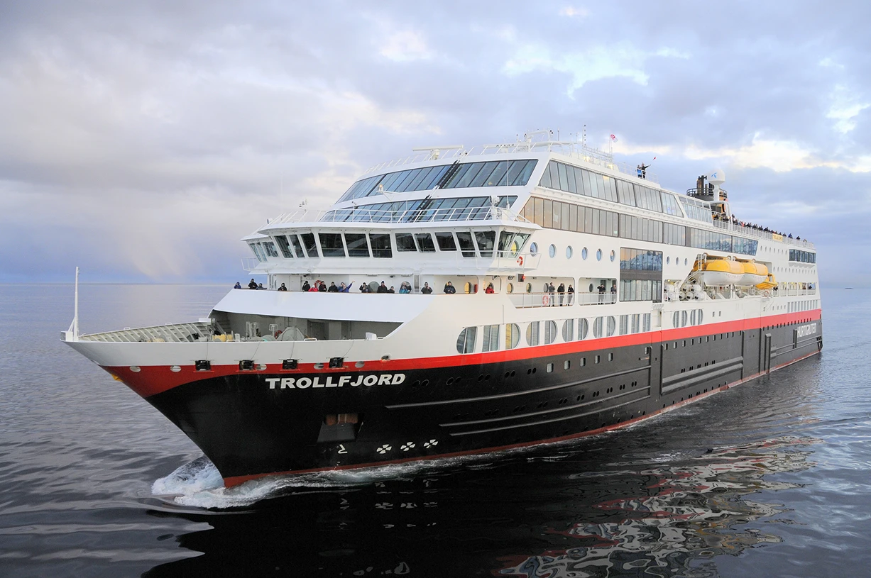 Savour the Northern Lights - Southbound cruise ship MS Trollfjord