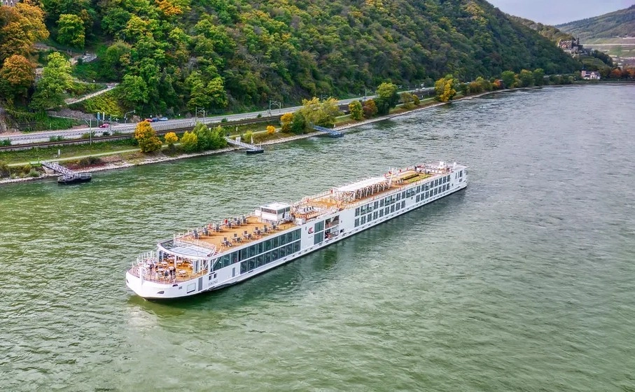 Bucharest to Budapest cruise ship Viking Honir