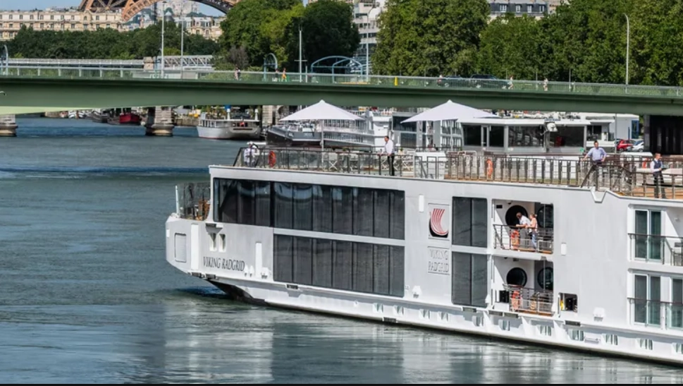 Paris to Paris cruise ship Viking Kari