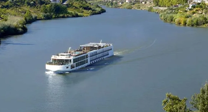 Lisbon to Porto cruise ship Viking Osfrid