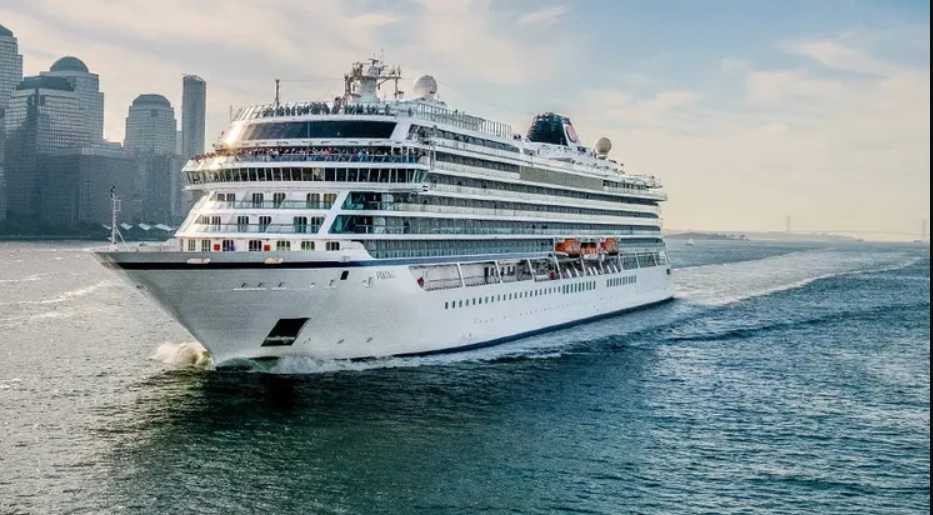 Lisbon to London (Greenwich) cruise ship Viking Saturn