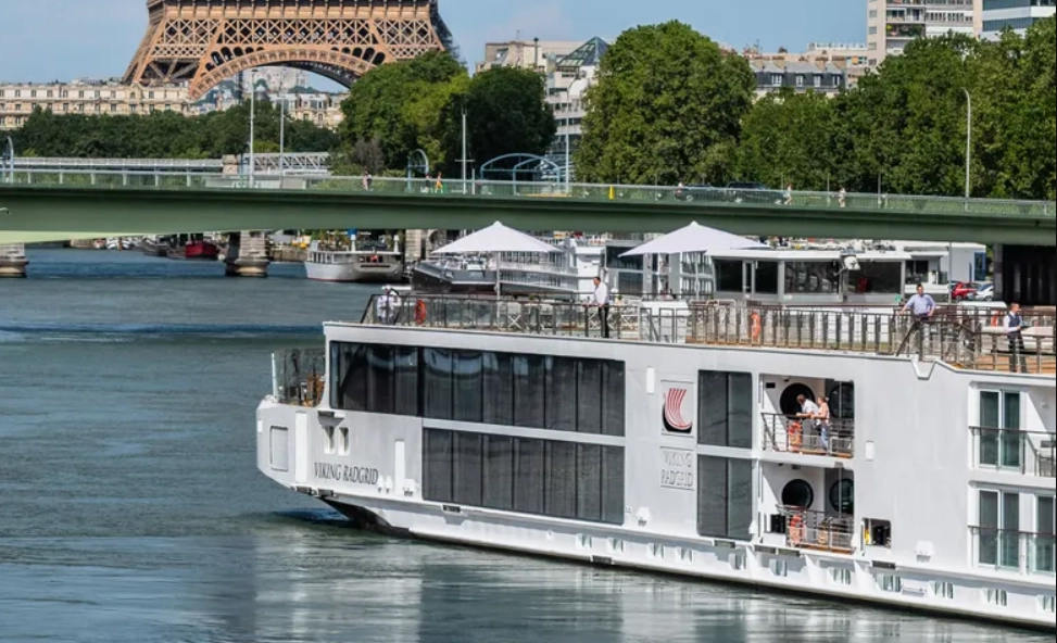 Paris to Paris cruise ship Viking Skaga