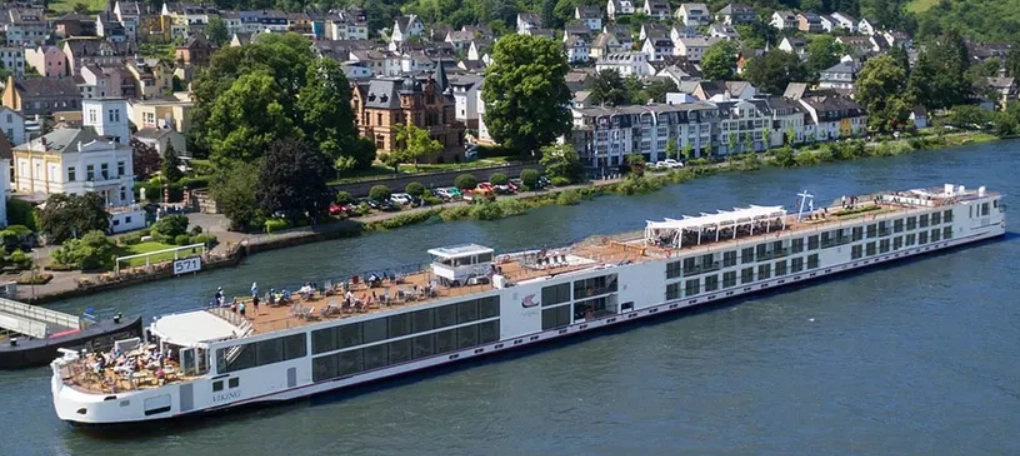 Amsterdam to Budapest cruise ship Viking Vili