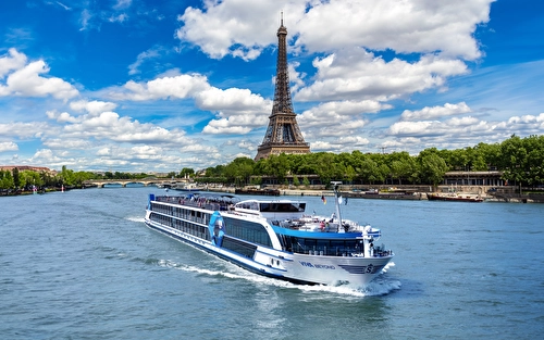 Seine Moments from Paris cruise ship VIVA BEYOND